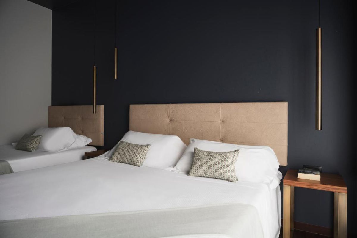 Cât costă cazarea „tricolorilor” la singurul hotel cu SPA din San Marino + Cum arată vestiarul României pe miniarena națională