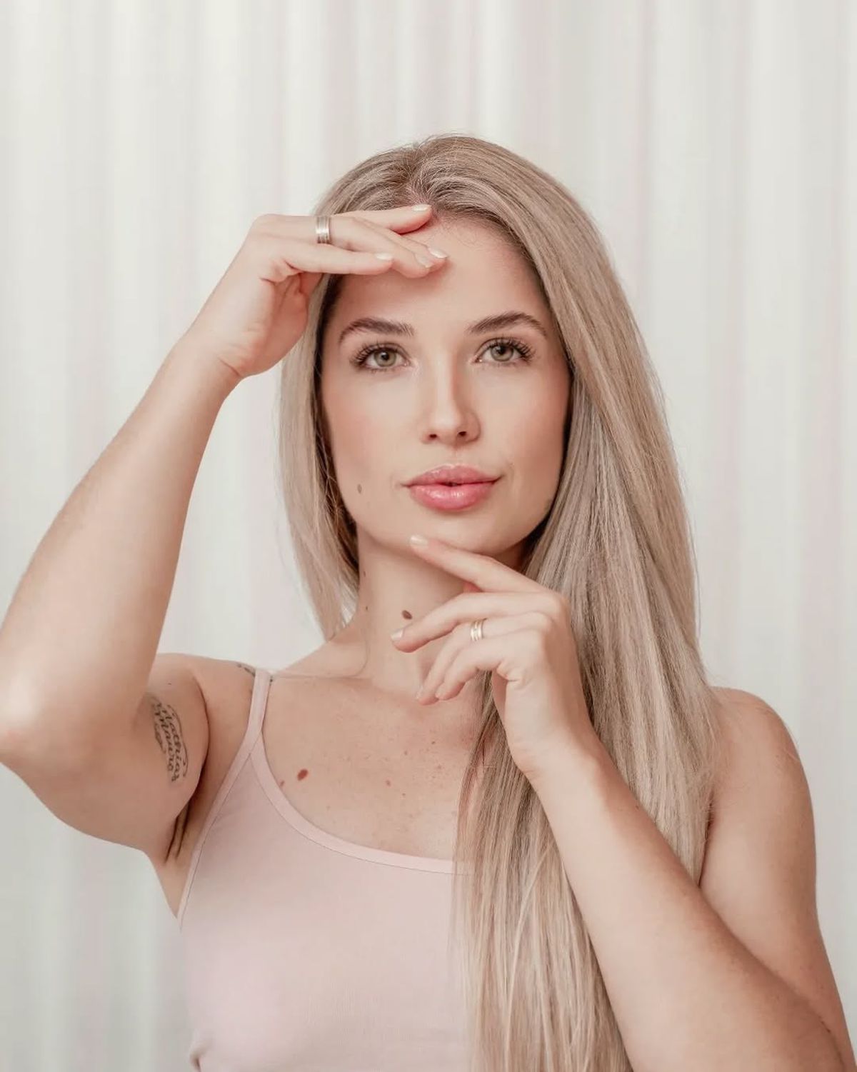 „Am înregistrări video în care mă obligă să ling plăci de faianță!” » Presupusa amantă a lui Payet lansează acuzații șocante