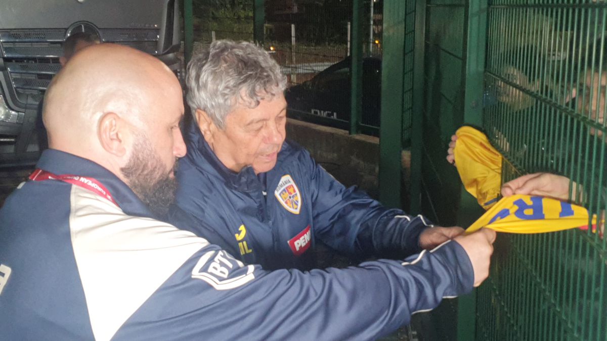 Imagini în oglindă la 14 ani distanță » Același gard, alt selecționer: Mircea Lucescu le-a făcut pe plac fanilor, care au primit cadouri