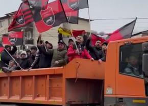 Între timp, în România » Imagini nemaivăzute: cu ce s-au deplasat fanii la meci
