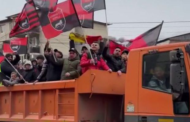 Între timp, în România » Imagini nemaivăzute: cu ce s-au deplasat fanii la meci