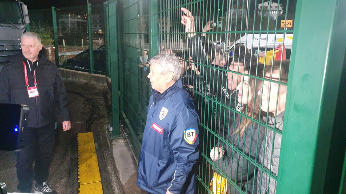 Imagini în oglindă la 14 ani distanță » Același gard, alt selecționer: Mircea Lucescu le-a făcut pe plac fanilor, care au primit cadouri