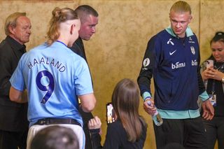 Erling Haaland după o lună în Moldova » Scene tari la Chișinău! Sosia norvegianului a ajuns lângă starul lui City: ce a urmat