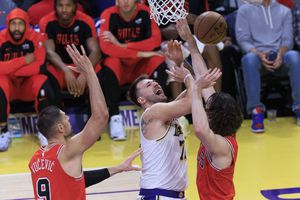 Luka Doncic, extrem de nervos în înfrângerea la scor a lui Los Angeles Lakers: „E o prostie” » LeBron James a revenit după accidentare