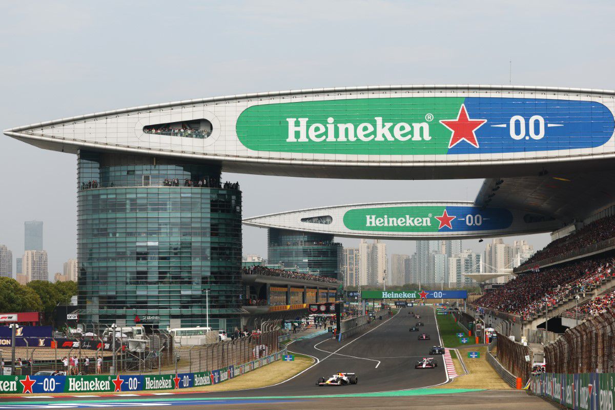 Leclerc și Hamilton, ambii piloți Ferrari, DESCALIFICAȚI din Marele Premiu al Chinei!