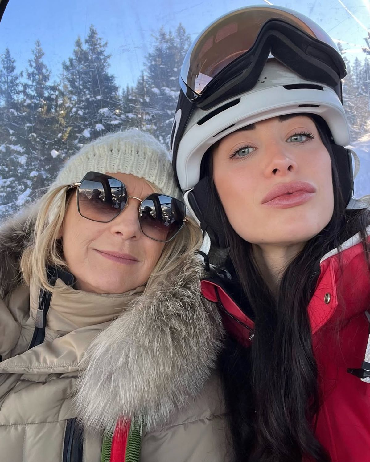 Anna a devenit doctoriță cu acte în regulă și a sărbătorit cu soțul fotbalist: „Nu știam dacă voi termina examenele la timp! Femeilor, visați măreț!”