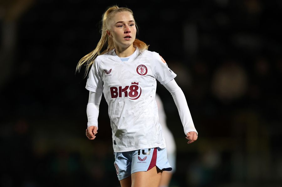 Laura Blindkilde Brown / Foto: getty images La 16 ani a suferit o operație pe inimă, iar acum speră să joace la Euro 2025: „Ritmul cardiac a ajuns la 220 de bătăi pe minut”