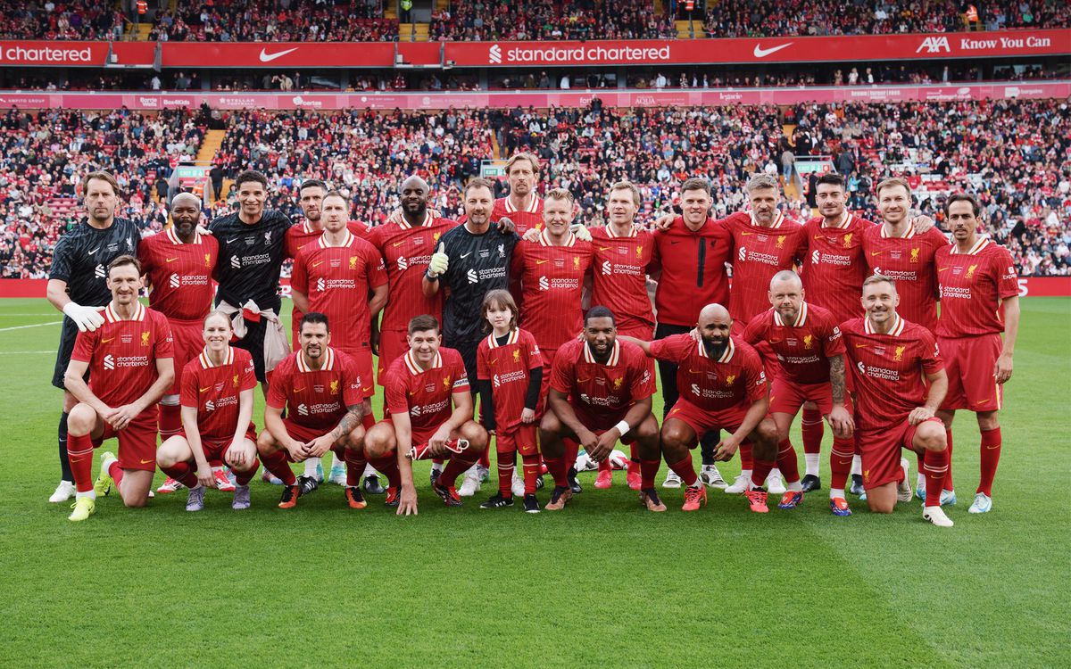 Prima femeie care joacă un meci pentru echipa masculină a legendelor lui Liverpool