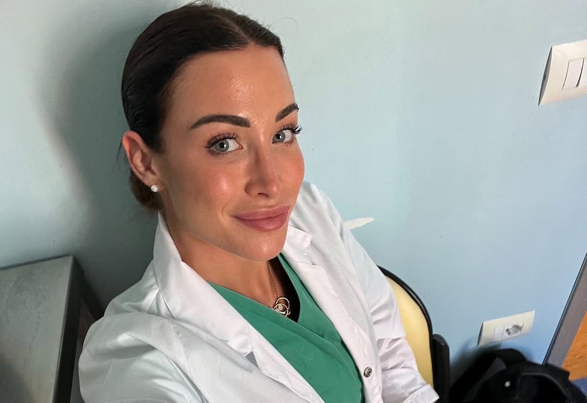 Anna a devenit doctoriță cu acte în regulă și a sărbătorit cu soțul fotbalist: „Nu știam dacă voi termina examenele la timp! Femeilor, visați măreț!”