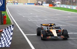 Oscar Piastri a câștigat Marele Premiu de Formula 1 al Chinei! Fără emoții în Shanghai: McLaren domină detașat