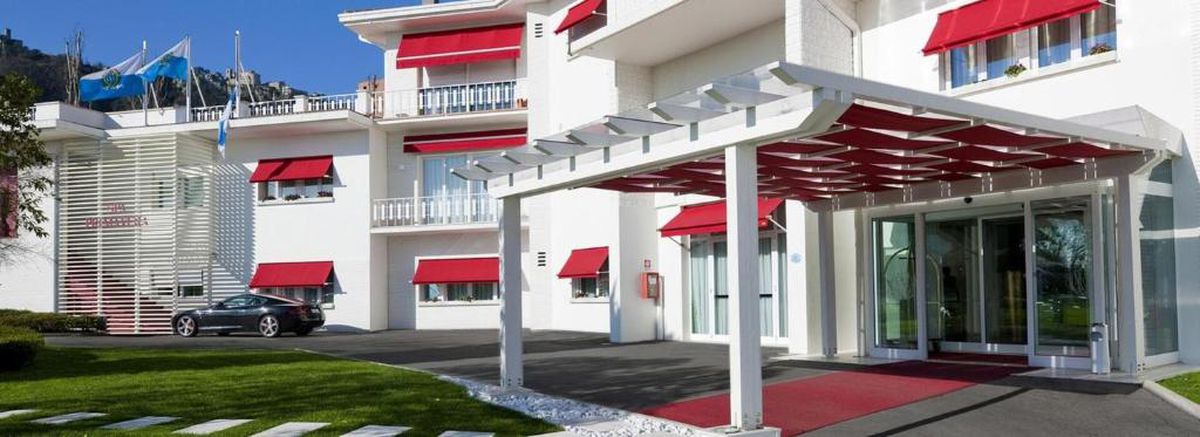 Cât costă cazarea „tricolorilor” la singurul hotel cu SPA din San Marino + Cum arată vestiarul României pe miniarena națională