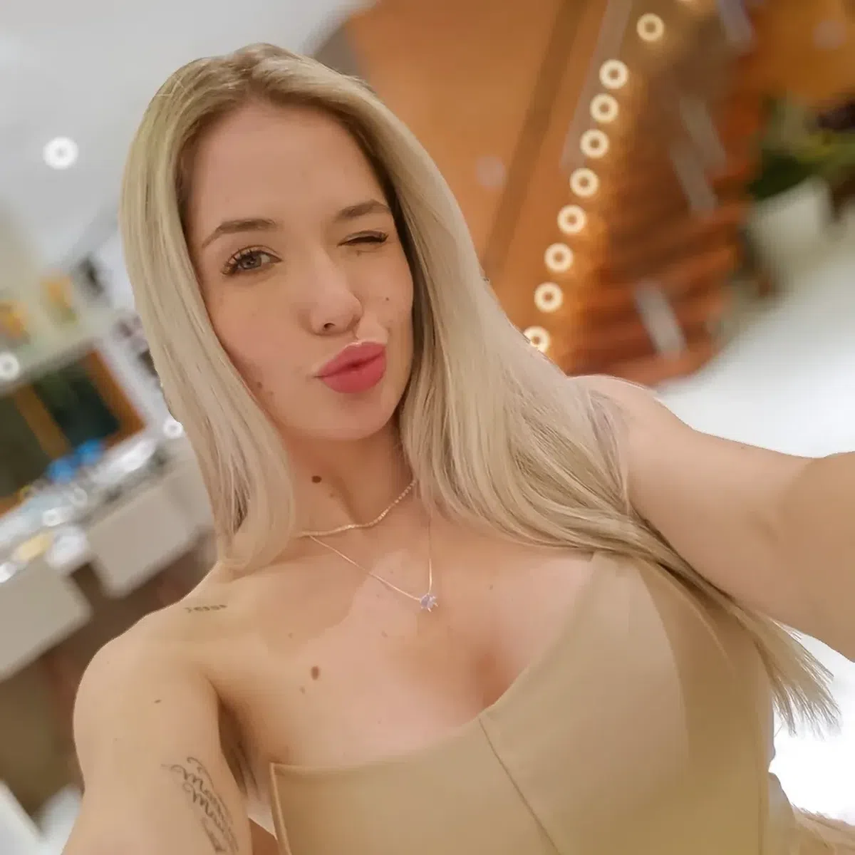 Dimitri Payet neagă abuzurile și susține că „ciudățeniile sexuale” au fost propuse de amantă