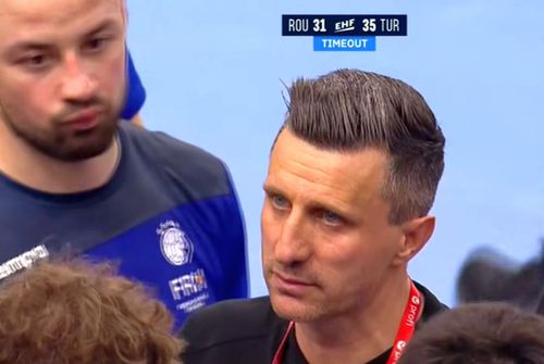 George Buricea, în momentul time-out-ului cu cântec