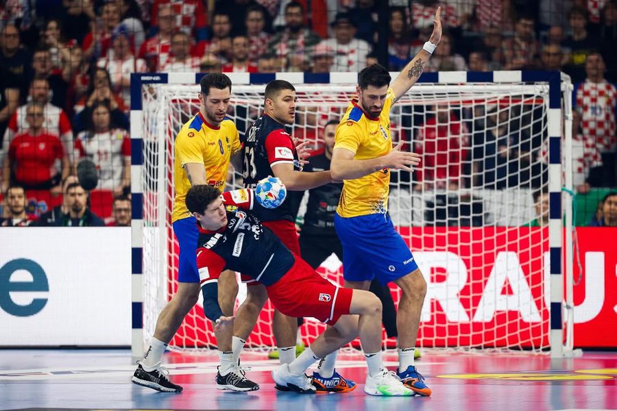 Robert Militaru (stânga), Daniel Racoțea și Dragoș Hanțaru au refuzat convocarea la națională. Foto: Instagram Costi Prună dezvăluie că a fost ultimul meci al lui George Buricea pe banca naționalei! Critică la adresa „sistemului”