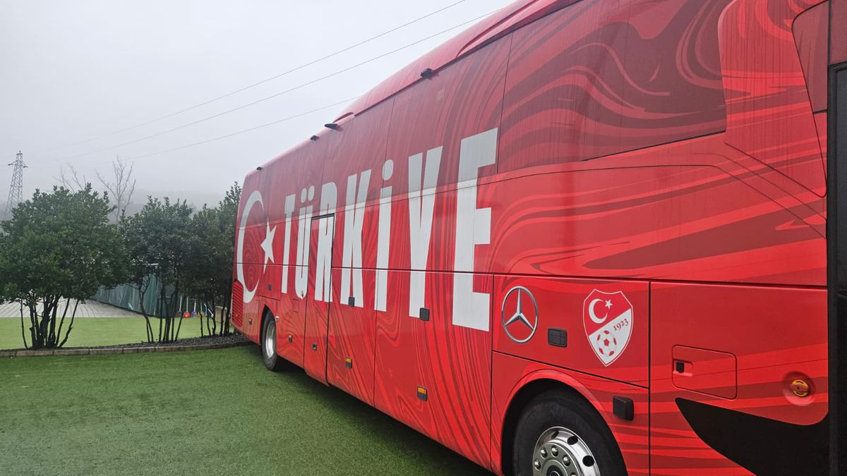 Antrenamentul Turciei, cu trei zile înaintea „barajului” cu România: imagini de la bază