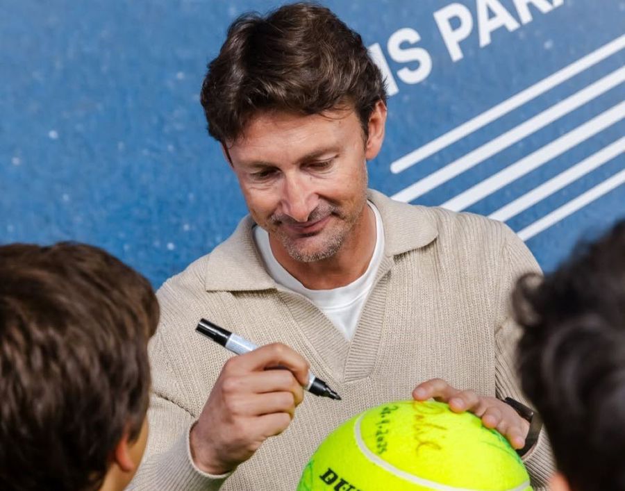 Juan Carlos Ferrero semnând autografe la simpozionul federației portugheze Foto: Instagram Fostul antrenor al lui Carlos Alcaraz dezminte din nou zvonurile legate de starea sa de sănătate