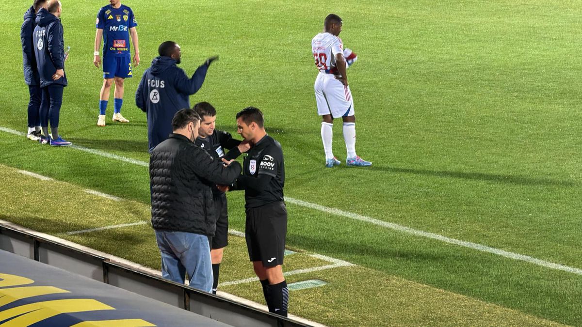 Moment rar în Unirea Slobozia - Oțelul Galați! Arbitrul a avut nevoie de schimbare