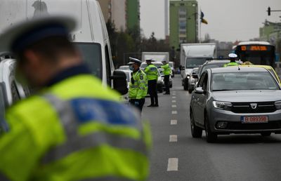 CORONAVIRUS // Unde poți merge cu mașina pe durata stării de urgență + ce faci dacă ți-a expirat permisul, asigurarea RCA sau ITP-ul