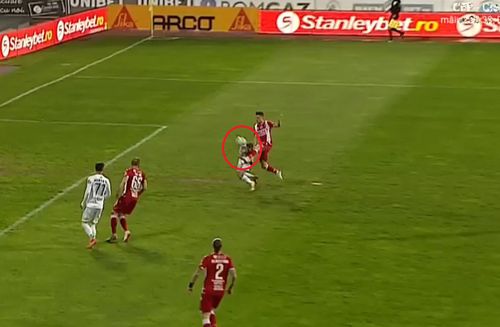 În minutul 3 al meciului Gaz Metan - Dinamo, medieșenii ar fi trebuit să primească un penalty.