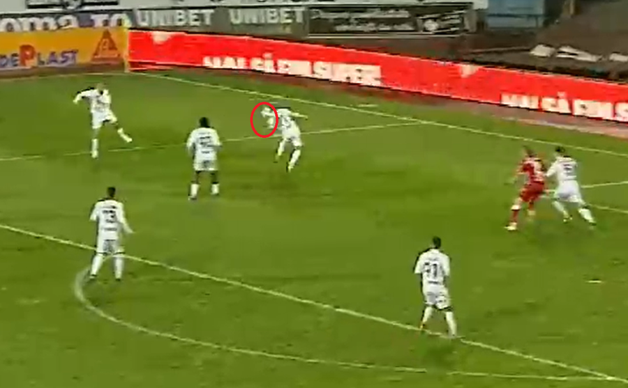Captură Look Sport Arbitraj HORROR în Gaz Metan - Dinamo! Arbitrul n-a văzut TREI penalty-uri și a dat un ROȘU aiurea