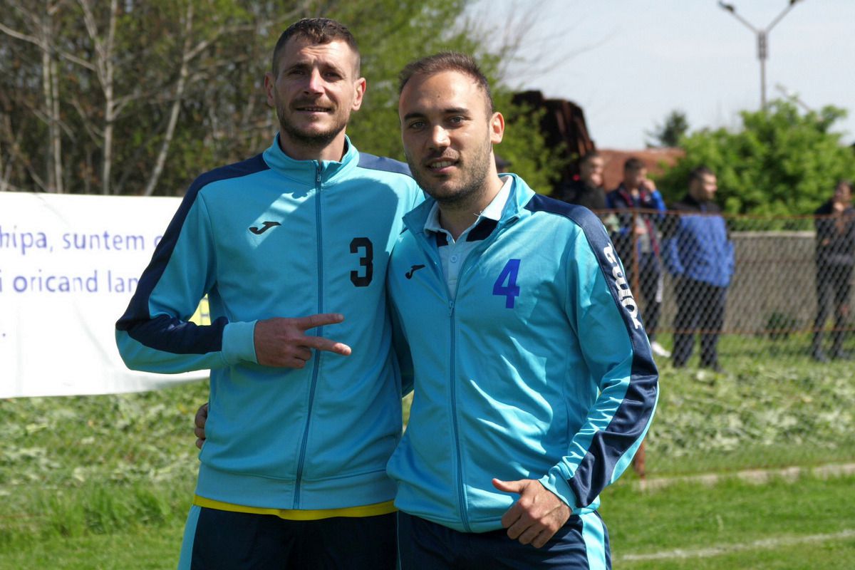 Au curs sute de litri de bere la derby-ul liderului din Dâmbovița: „Suntem ca nea Gigi, toți sunt împotriva noastră” + Scandal cu arbitrul: „Ai luat bani de la ăștia? Ți-au dat primă de Paște?”