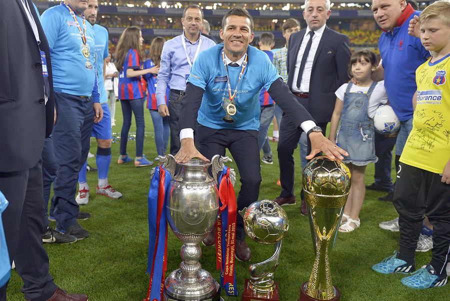 Costel Galca a cucerit 3 trofee intr-un singur sezon cu Steaua, reusind eventul Campionat-Cupa-Cupa Ligii dupa 18 ani. Foto: Arhiva GSP Gigi Becali s-a abținut cu greu, după ce Rapid l-a numit pe Gâlcă: „Atât pot spune”