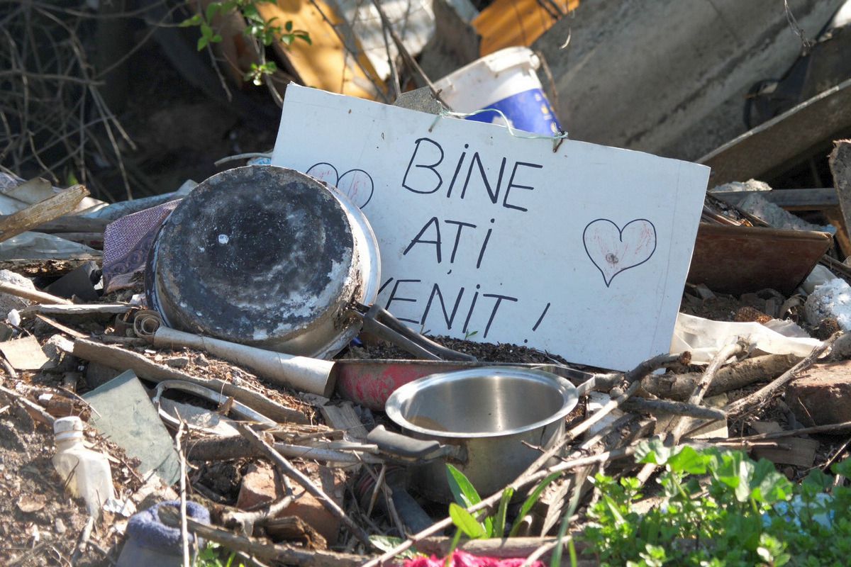 Au curs sute de litri de bere la derby-ul liderului din Dâmbovița: „Suntem ca nea Gigi, toți sunt împotriva noastră” + Scandal cu arbitrul: „Ai luat bani de la ăștia? Ți-au dat primă de Paște?”