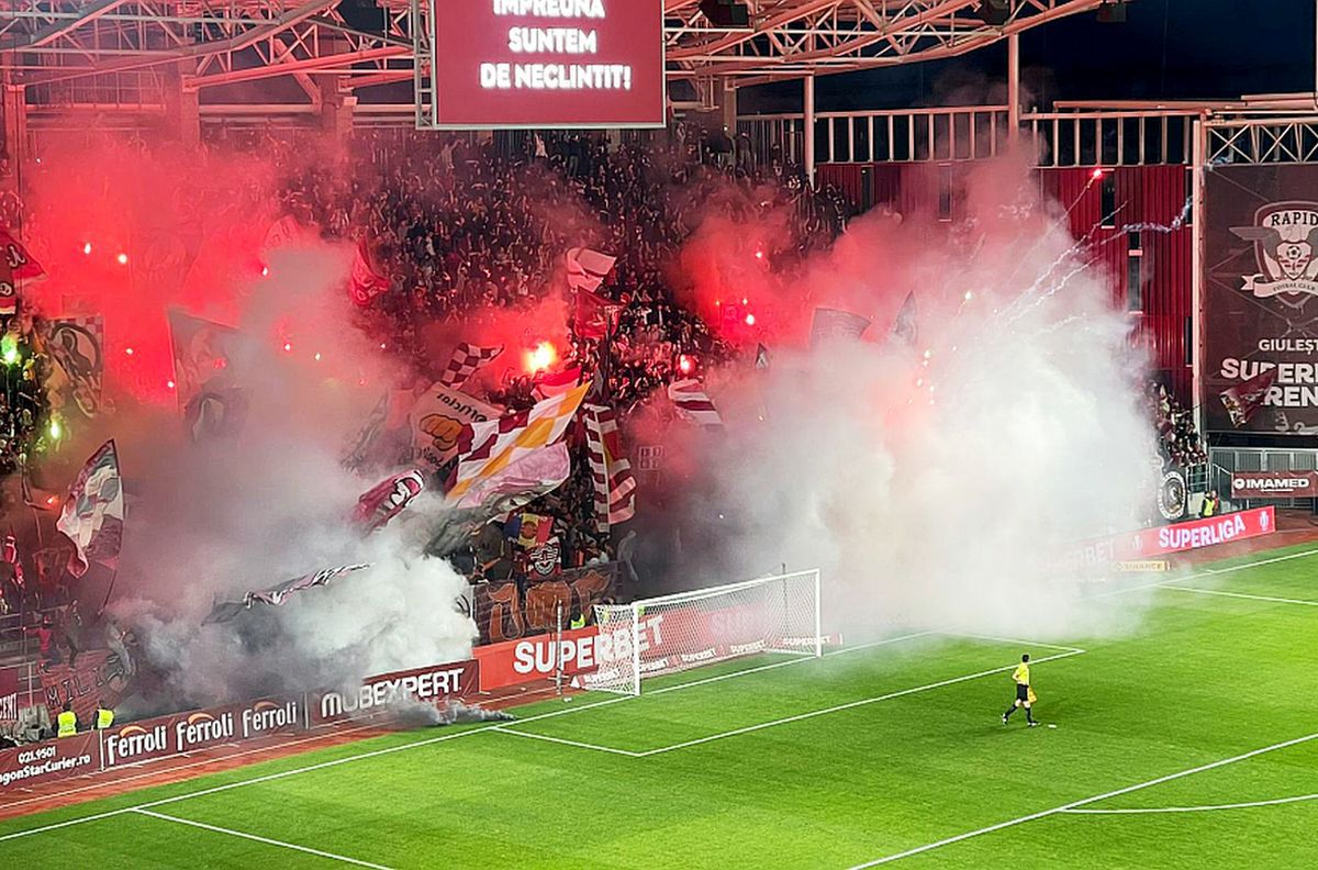 Start întârziat cu 7 minute în Rapid - FCSB » Artificii, fumigene și un apel disperat la stație
