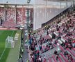 Ultrașii FCSB, separați de restul Peluzei cu o cortină