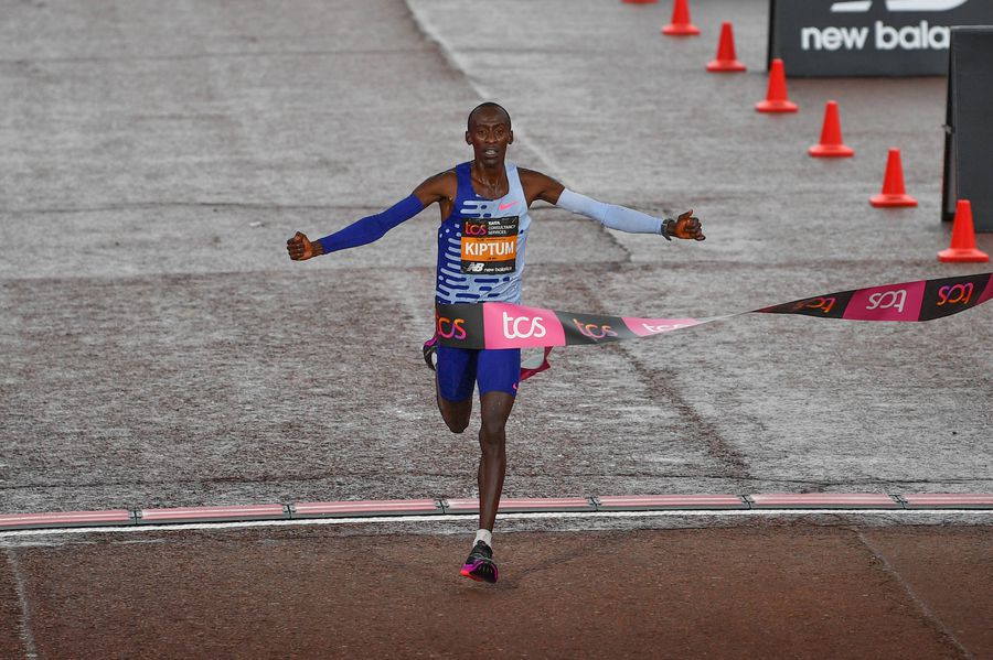 Sifan Hassan, câștigătoarea maratonului de la Londra: „Când m-am trezit de dimineață, mi-am spus că sunt tâmpită să alerg un maraton”