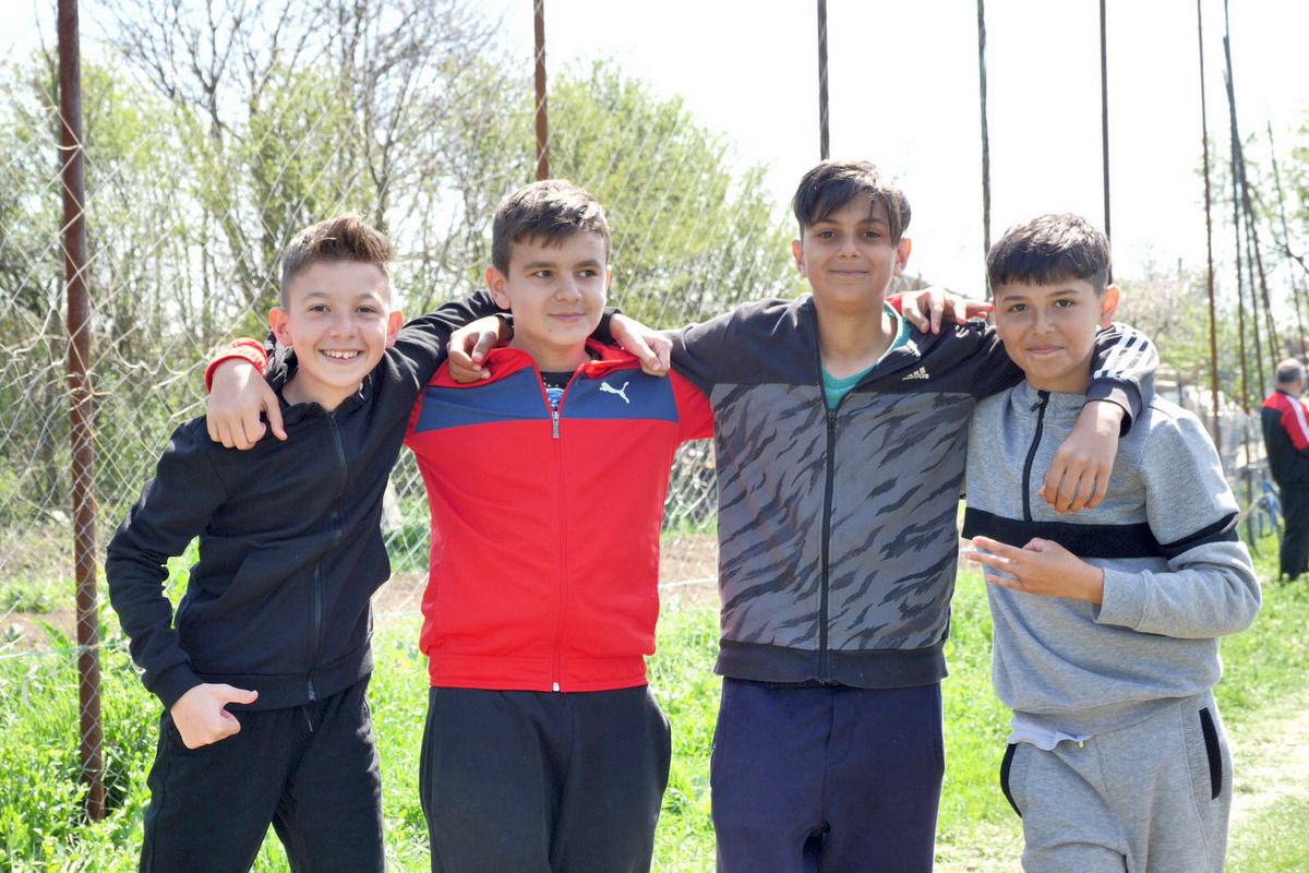 Au curs sute de litri de bere la derby-ul liderului din Dâmbovița: „Suntem ca nea Gigi, toți sunt împotriva noastră” + Scandal cu arbitrul: „Ai luat bani de la ăștia? Ți-au dat primă de Paște?”