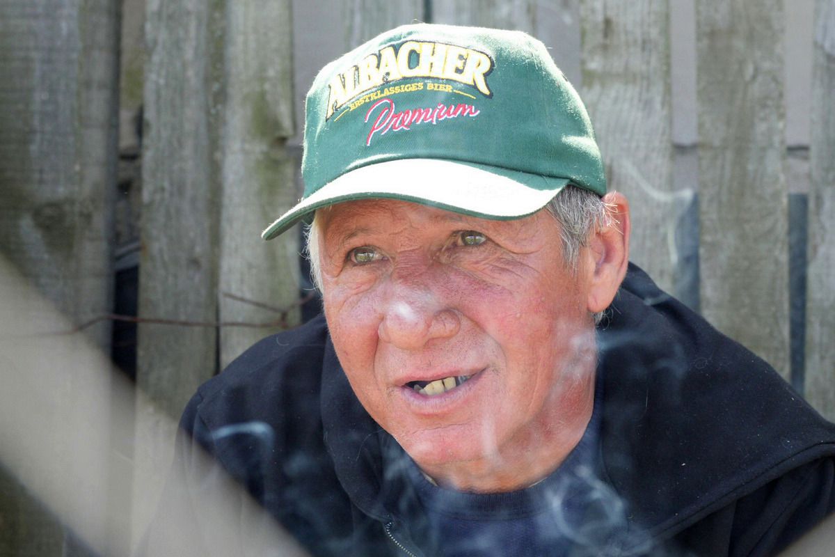 Au curs sute de litri de bere la derby-ul liderului din Dâmbovița: „Suntem ca nea Gigi, toți sunt împotriva noastră” + Scandal cu arbitrul: „Ai luat bani de la ăștia? Ți-au dat primă de Paște?”