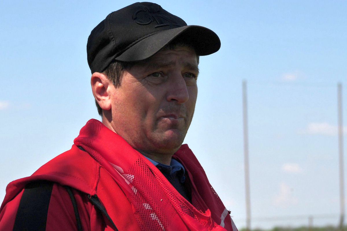 Au curs sute de litri de bere la derby-ul liderului din Dâmbovița: „Suntem ca nea Gigi, toți sunt împotriva noastră” + Scandal cu arbitrul: „Ai luat bani de la ăștia? Ți-au dat primă de Paște?”