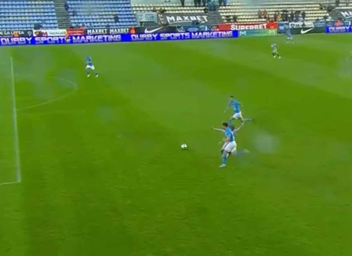 Faza în care Feșnic l-a eliminat pe Ricardinho în Voluntari - FCU Craiova