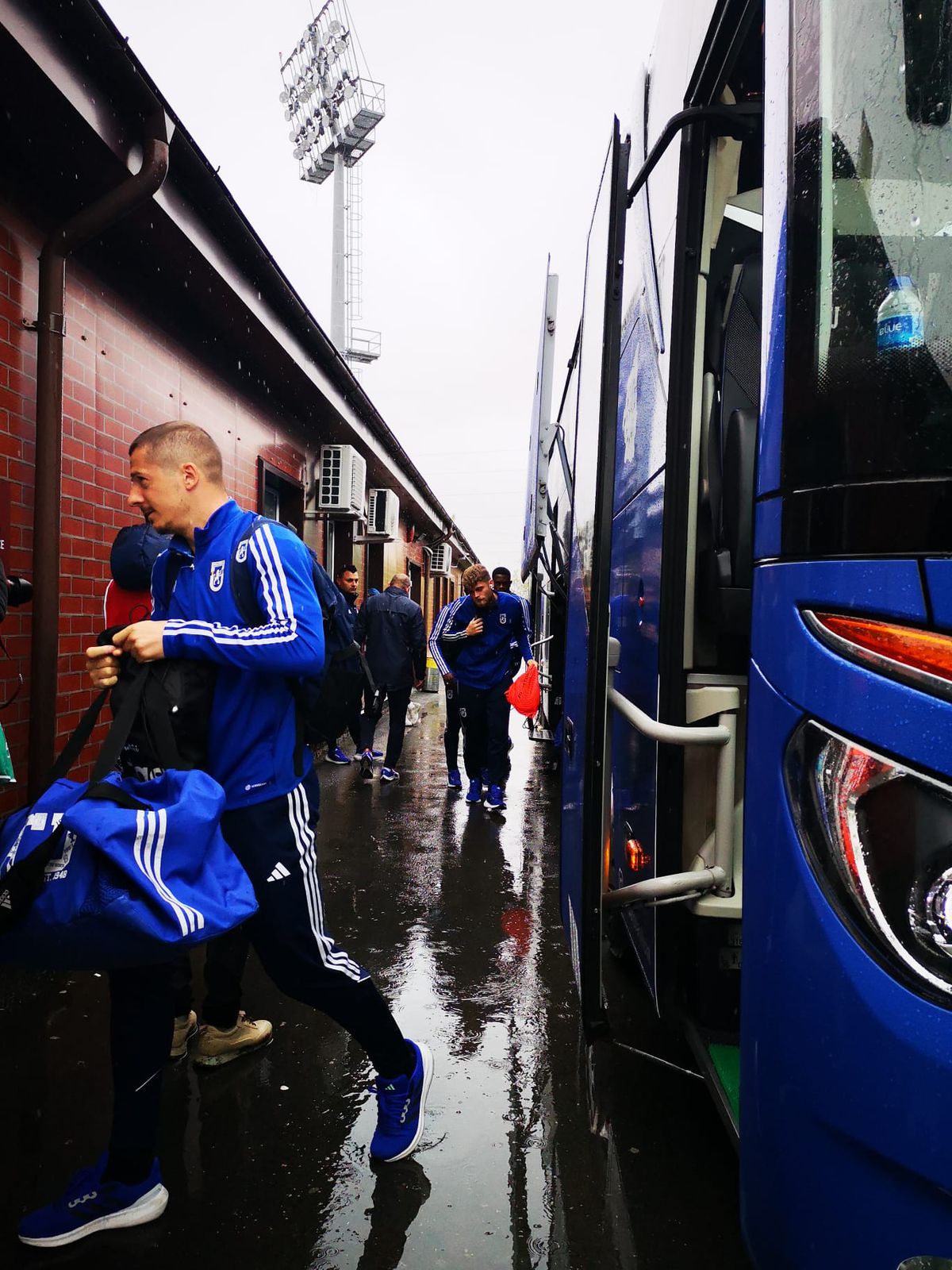 Au uitat fotbalul! FCU Craiova n-a reușit să scoată decât un punct la Voluntari, deși a avut superioritate numerică din minutul 24!