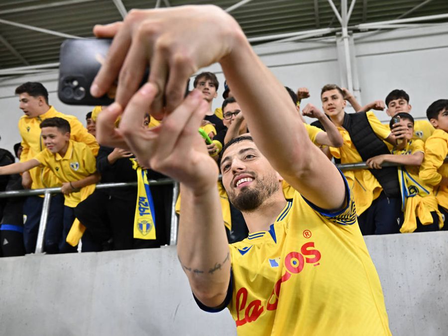 Gicu Grozav este foarte iubit de suporterii de la Petrolul Ploiești De ce întârzie transferurile la Dinamo » Jucători care tocmai au retrogradat din Superliga i-au șocat pe șefii „câinilor” cu solicitările lor