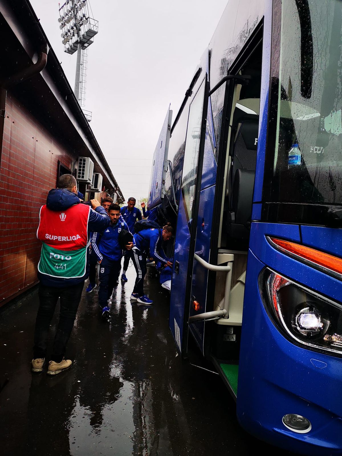 Au uitat fotbalul! FCU Craiova n-a reușit să scoată decât un punct la Voluntari, deși a avut superioritate numerică din minutul 24!