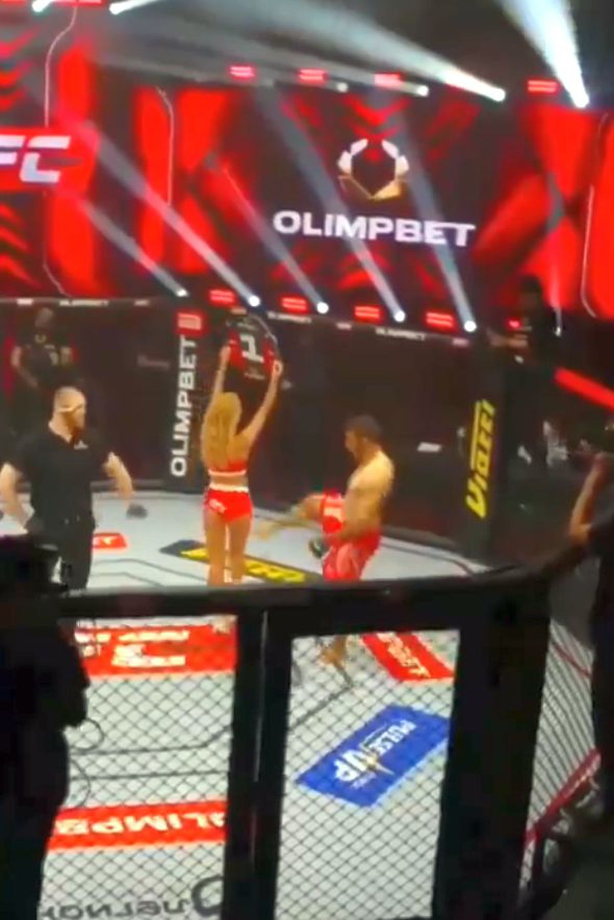Bătut de fani și suspendat pe viață, luptătorul de MMA care a lovit o „ring girl” vine cu explicații: „Am un mesaj pentru Maria”