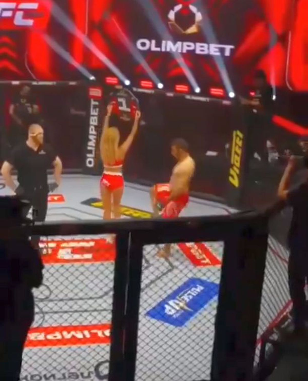 Bătut de fani și suspendat pe viață, luptătorul de MMA care a lovit o „ring girl” vine cu explicații: „Am un mesaj pentru Maria”