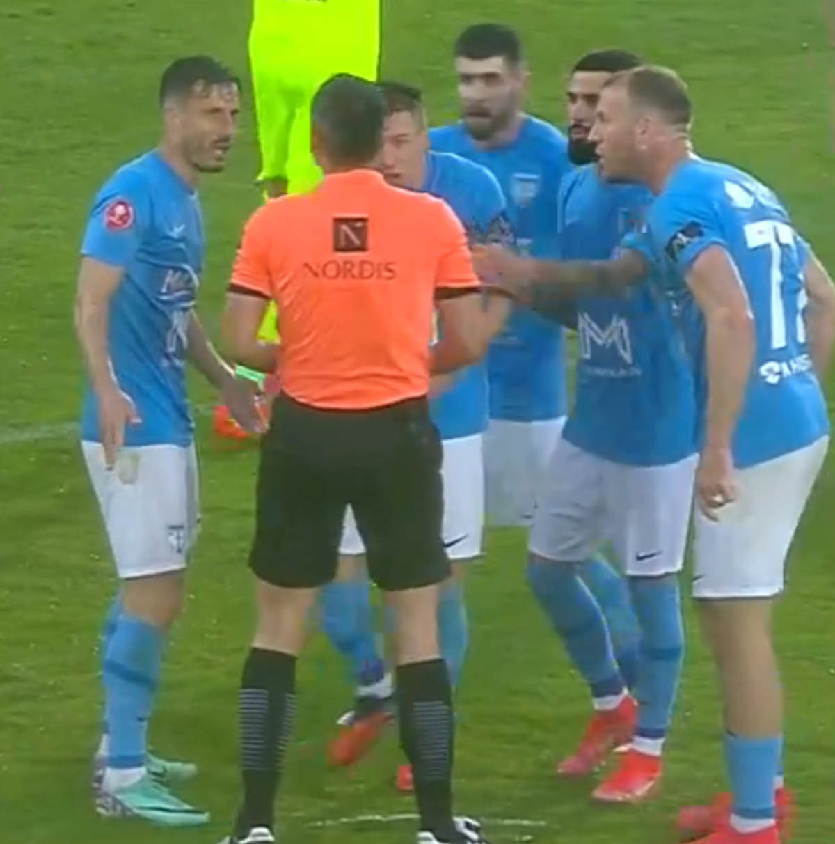 Greșeala imensă de arbitraj din FC Voluntari - FCU Craiova » Eliminare ușoară pentru Ricardinho