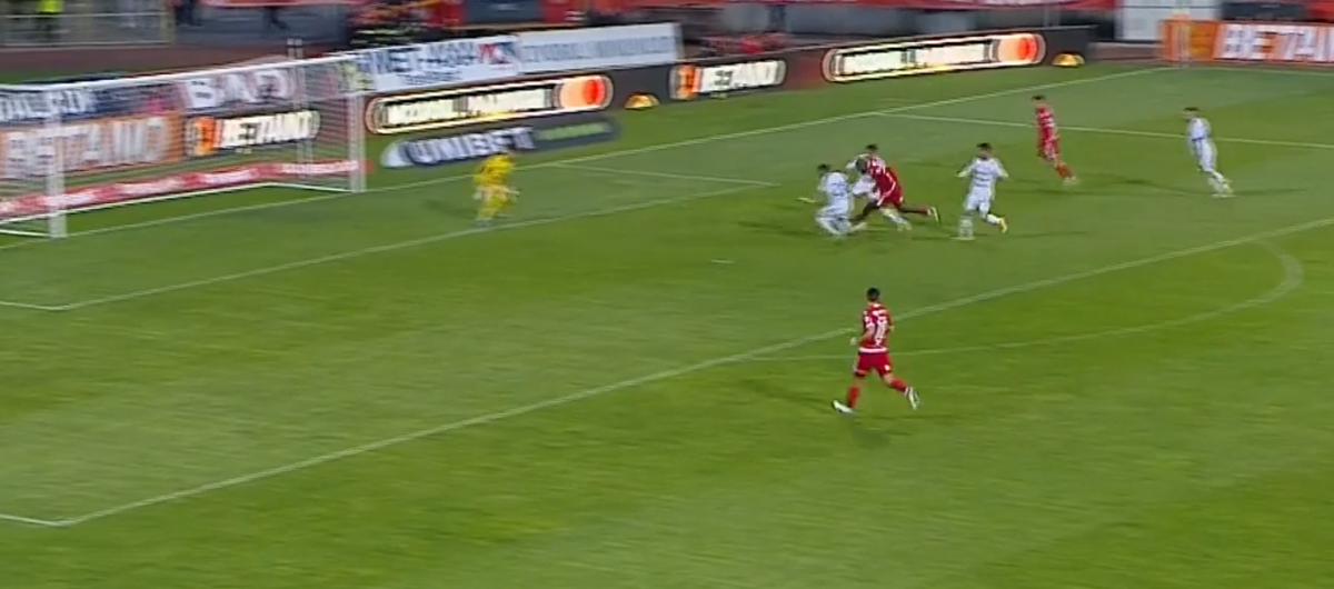 A fost sau nu ofsaid? Golul marcat de Dinamo a fost anulat, dar reluările nu sunt deloc clare