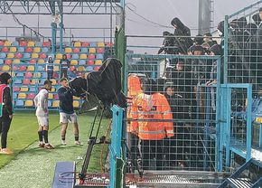 Reporterii GSP au filmat cum fotbalistul de la FCU Craiova a criticat strategia lui Trică în fața suporterilor: „Suntem vai morții noștri!”