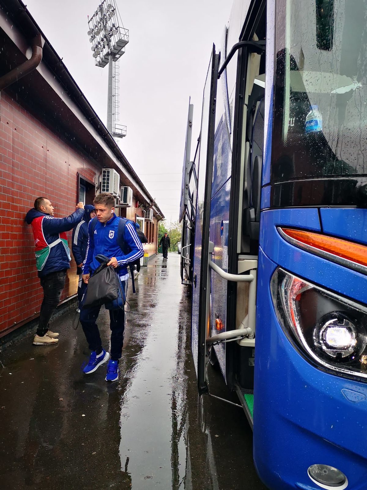 Au uitat fotbalul! FCU Craiova n-a reușit să scoată decât un punct la Voluntari, deși a avut superioritate numerică din minutul 24!