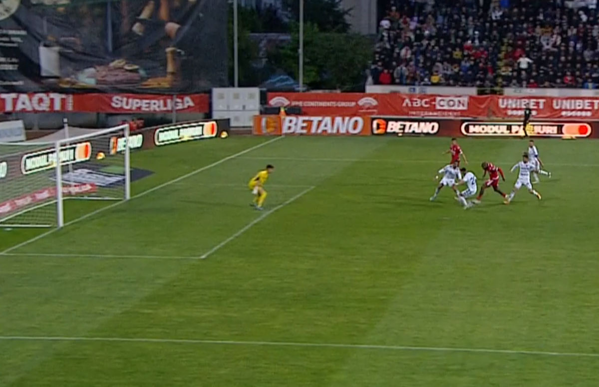 A fost sau nu ofsaid? Golul marcat de Dinamo a fost anulat, dar reluările nu sunt deloc clare
