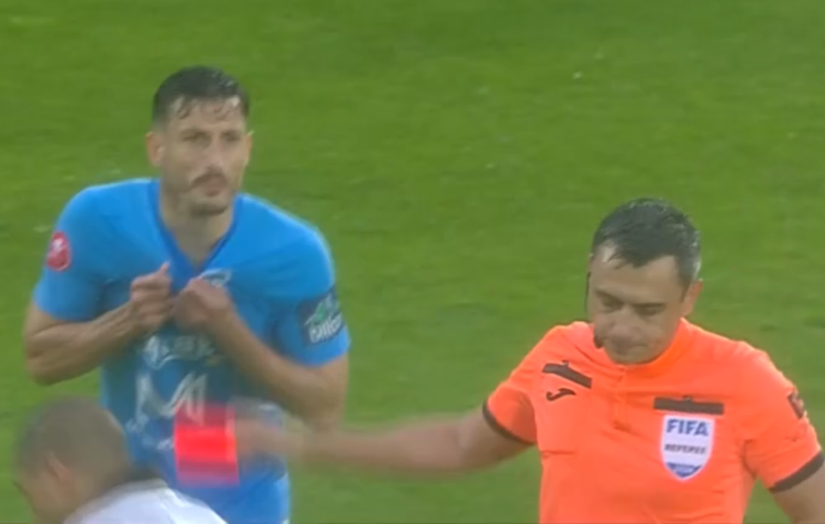 Faza în care Feșnic l-a eliminat pe Ricardinho în Voluntari - FCU Craiova