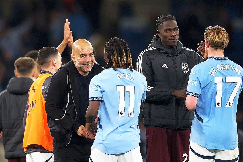 Pep Guardiola, zâmbindu-i lui Jeremy Doku // foto: Guliver/gettyimages