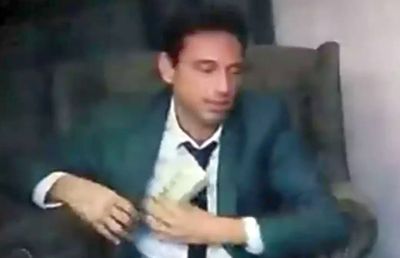 Scandal de proporții la echipa de suflet a lui Papa Francisc! Oficialul, filmat în timp ce ia mită