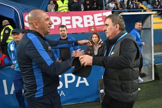 Antrenorul din Superliga, recital în conferință: „Iar ești prost, iar ești chel, iar ești ungur”