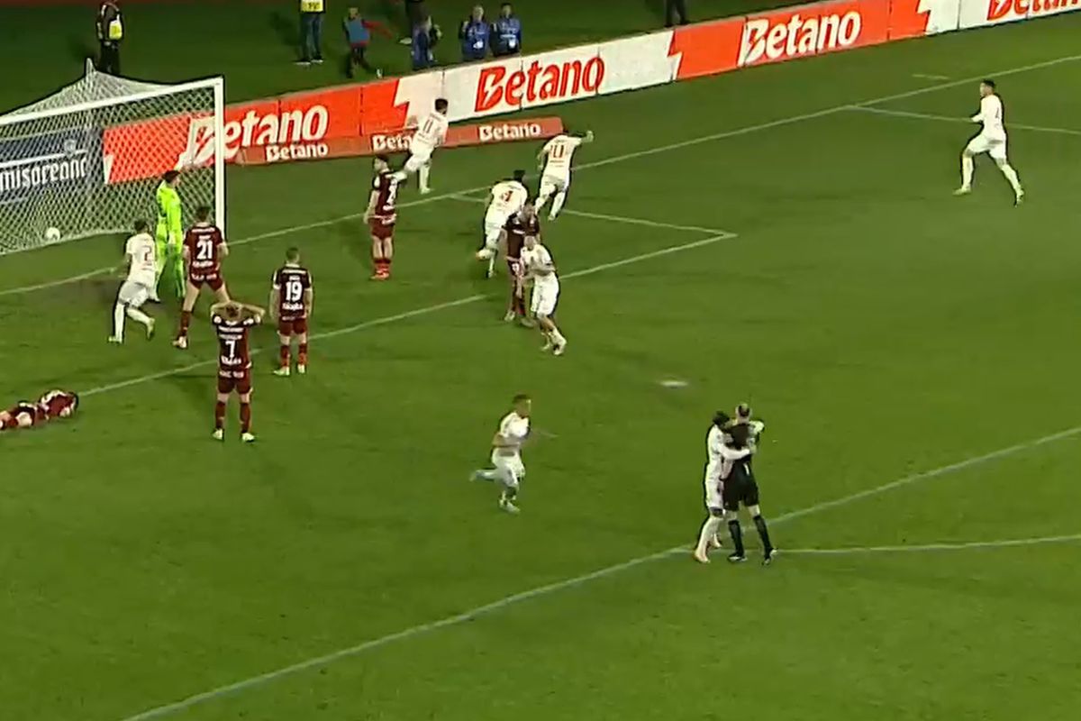 Hermannstadt - Rapid 2-1. Așa ceva nu s-a mai văzut! Ce a făcut jucătorul lui Măldărășanu, după golul decisiv din prelungiri