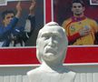 Cristi Chivu în 2010, la dezvelirea bustului tatălui său, la Reșița / Sursă foto: Arhivă Gazeta Sporturilor